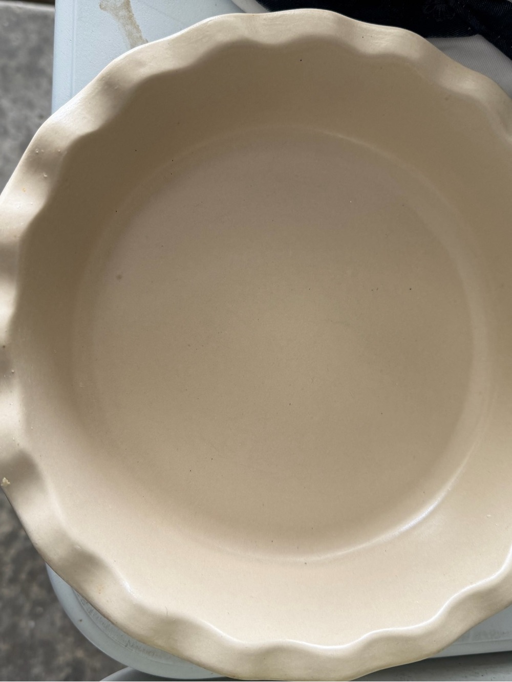 Emile Henry Scalloped Ceramic Pie Dish - Clay color 9” / 1.4 qt